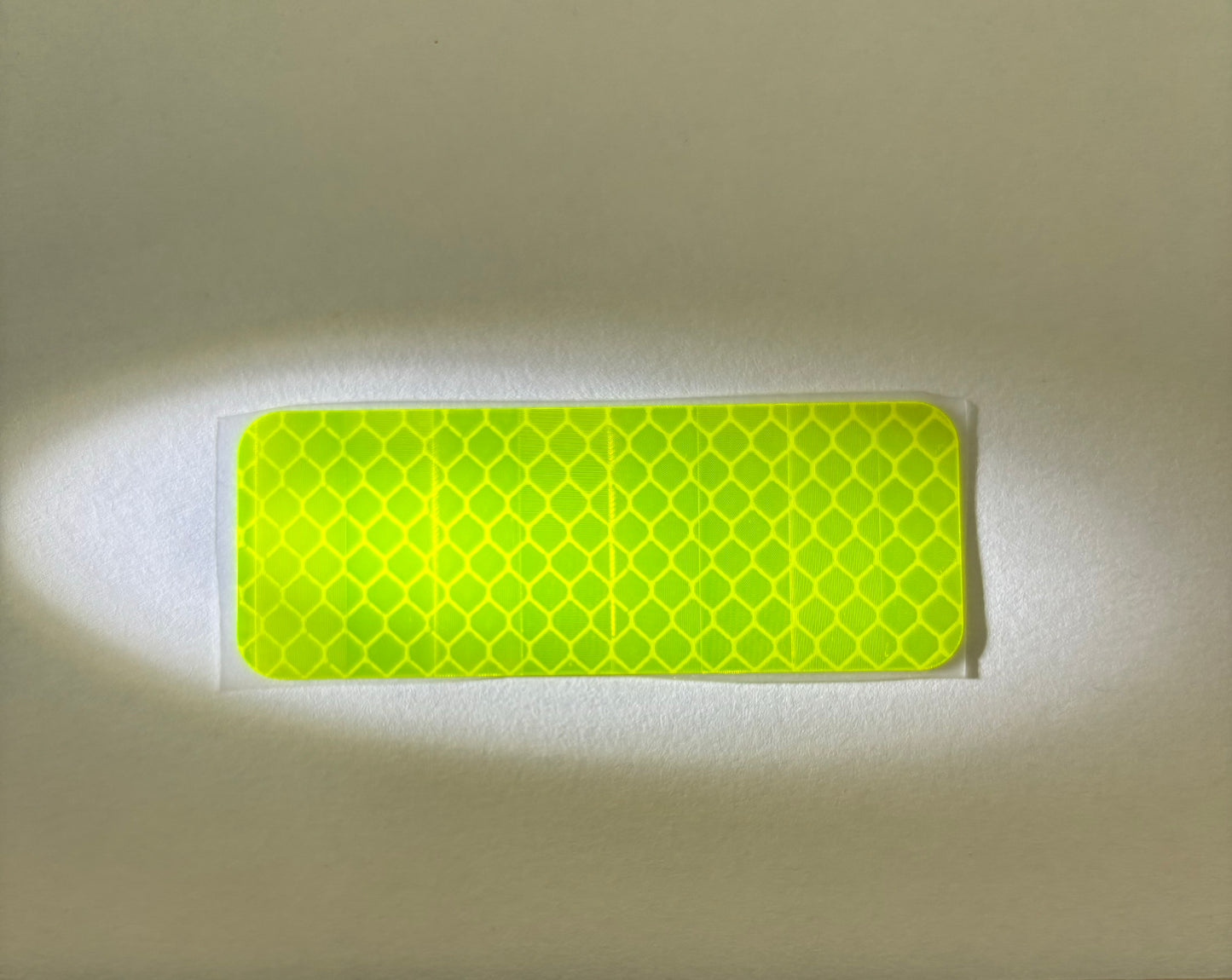 Rechteckiger Reflektor-Aufkleber in leuchtgrün, 3cm x 8cm (1stk)