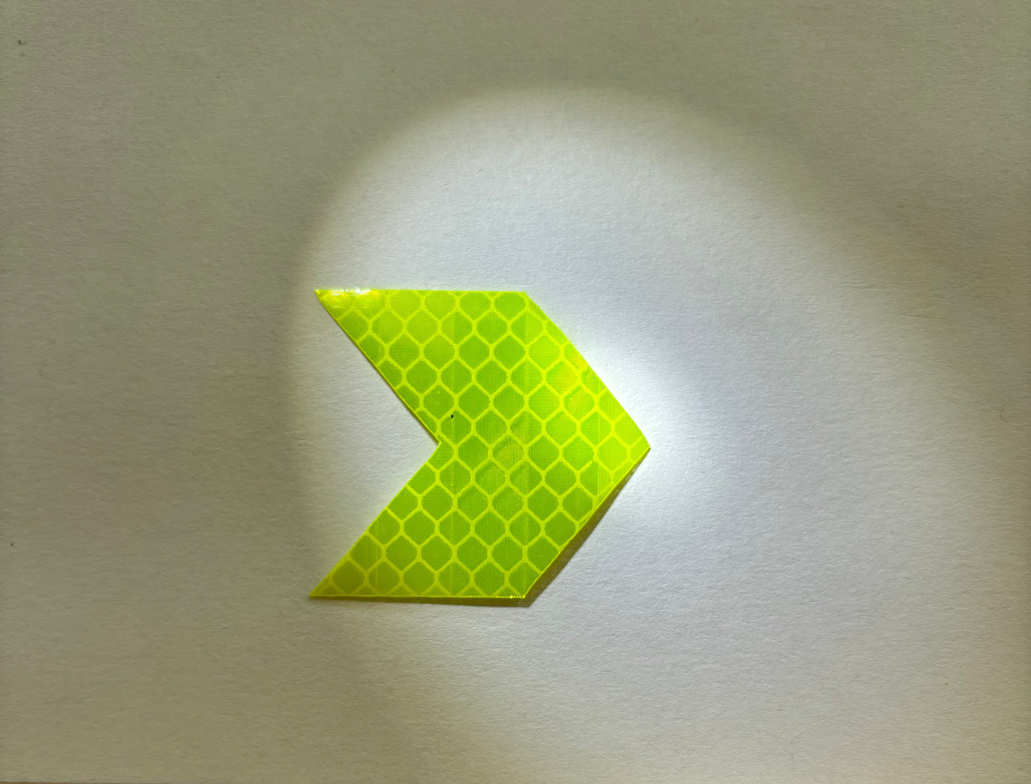 Reflektierender Pfeil-Aufkleber in leuchtgelb, 4x4cm (1stk)