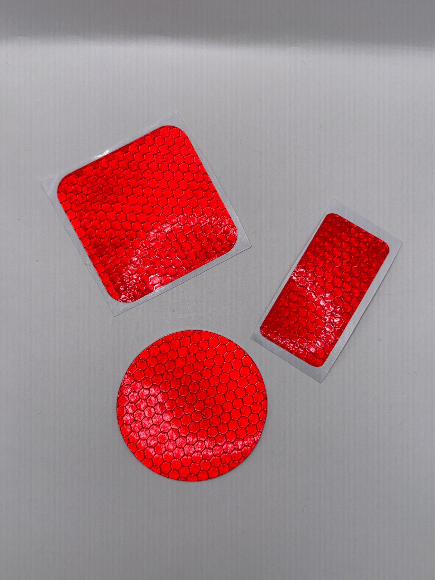 Reflektierende Sticker, rund, quadratisch und rechteckig in rot (3stk)