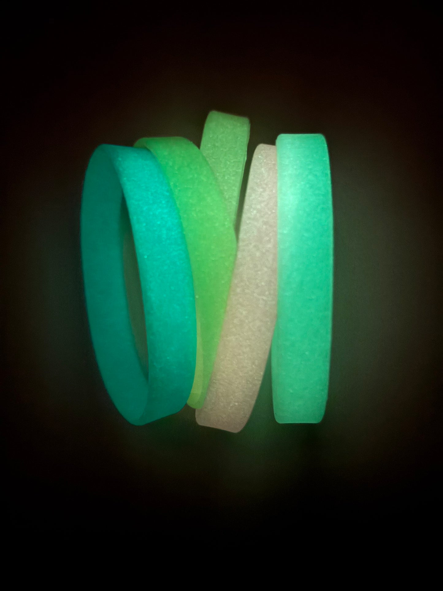 Im Dunkeln leuchtendes Armband (glow in the dark), 1cm breit (1stk)