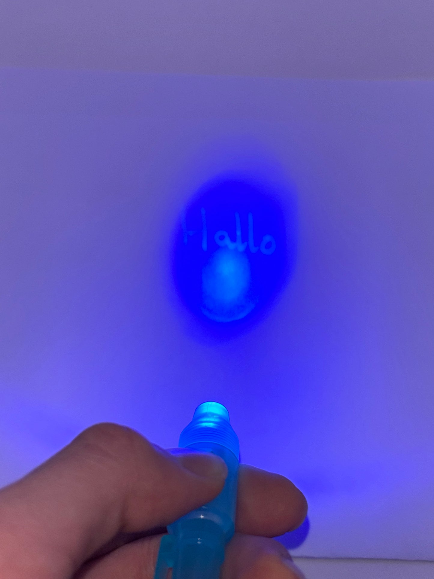 Magischer Geheimstift mit unsichtbarer Tinte und UV-Licht, Farbe zufällig (1stk)
