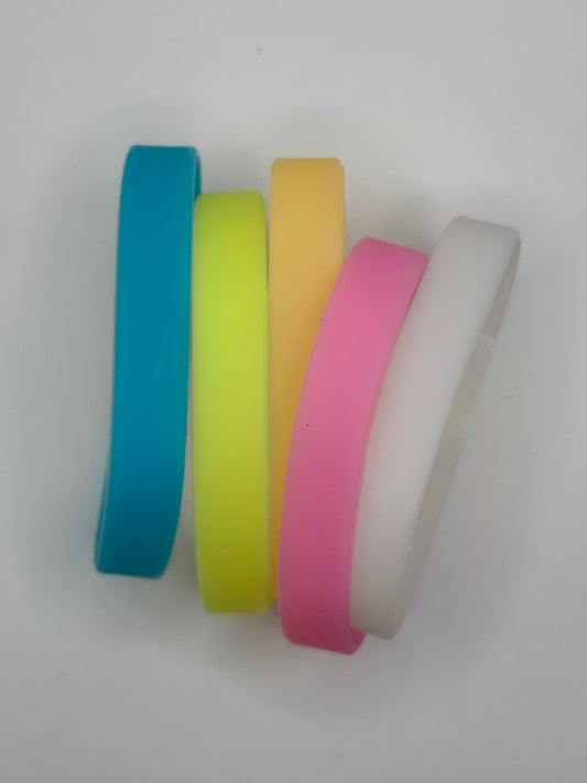 Im Dunkeln leuchtendes Armband (glow in the dark), 1cm breit (1stk)